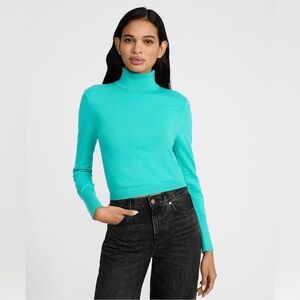EXPRESS Women's Bright Aqua Cropped Turtleneck Sweater - Size Medium